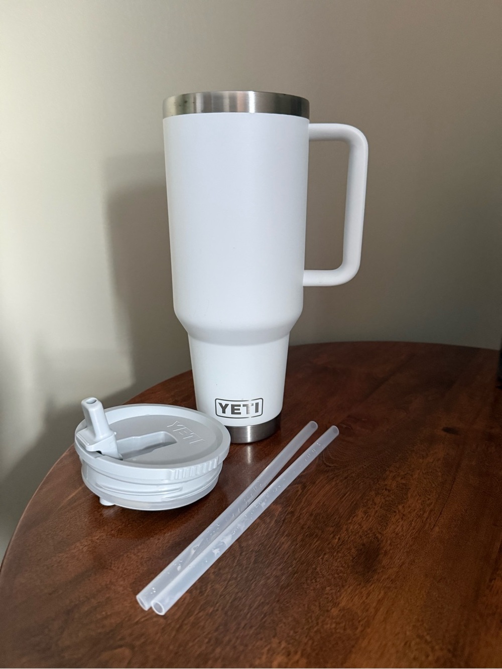 Yeti White 40oz Rambler Travel Mug with Handle and Lid